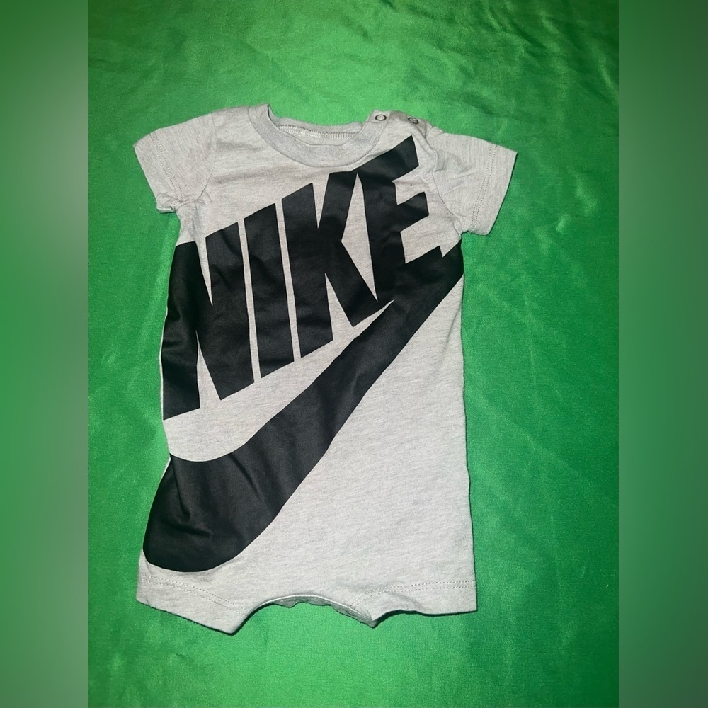 Nike Black and Gray Kids Romper size 3 Months